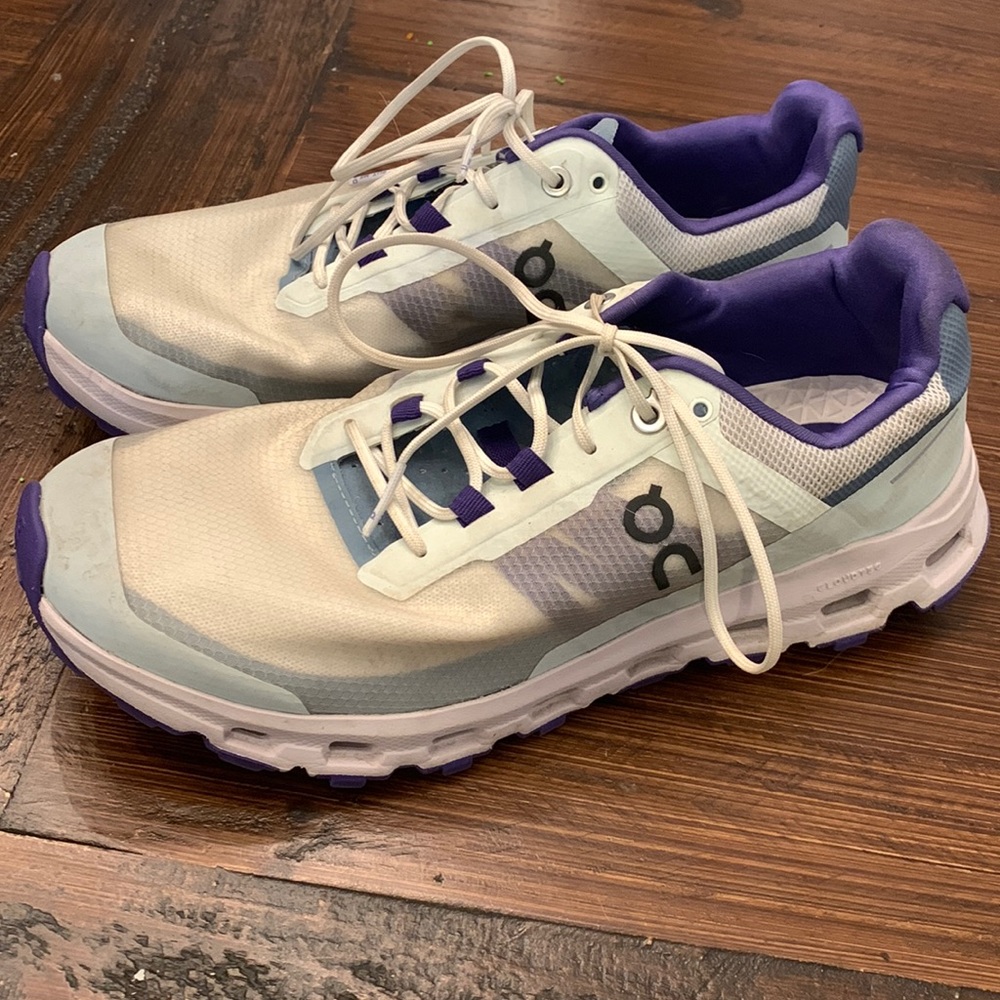 On Cloud size 9 shoes